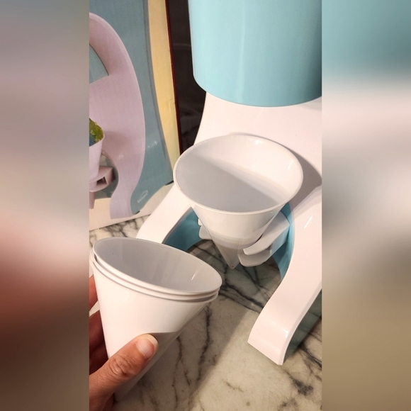 Brentwood  Snow Cone Maker 🍧 🧊 - Picture 11 of 14